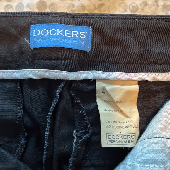 Dockers black shorts size 4 - Picture 3 of 3